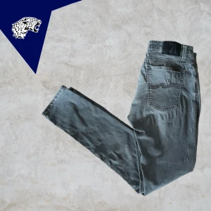 FETA NUDIE JEANS - Nudie jeans Skinny Lin | Skick: 7,5/10 | Strl W32 L32 | Modellen är 182cm | Hör av dig om du undrar någonting!