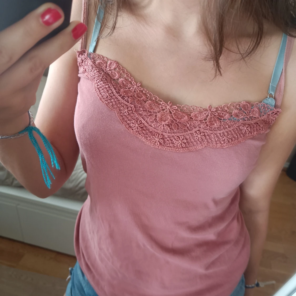 Rosa spets linne
