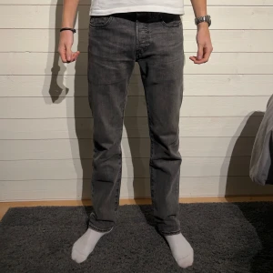 Levis 501 - Gråa Levis 501:or i storlek 28/32. Knappt använda. 