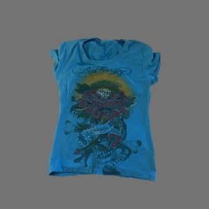 Ed Hardy 2000s t shirt - Otroligt fin ed hardy tröja från 2000 talet 😍 passar som S