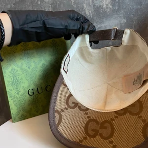 GUCCI JUMBO KEPS - Beige gucci jumbo keps strl (M 58cm)    Pris     Hör av er!  kepsen bara