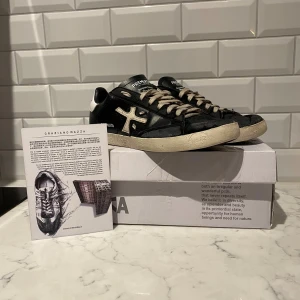 Premiata Steven  - Storlek: 43 Nypris: 3300kr Mitt pris: 999kr Skick: Okej 