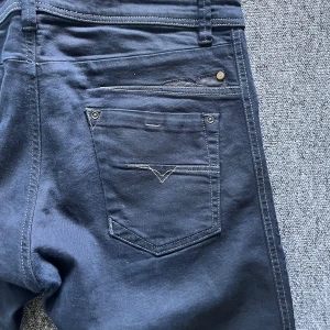 Diesel jeans - Snygga Diesel Jeans som knappt är använda. Skriv om du har frågor eller för fler bilder!