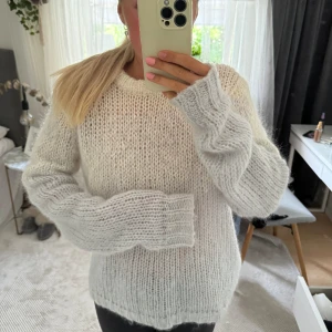 Grovstickad tröja - Såå fin grovstickad tröja från custommade!! Toppenkvalitet och så skön❣️❣️