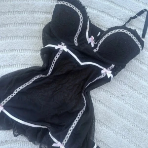 Gulligt nattlinne - Fint skick, lite nopprigt men inget som syns när man har på. 