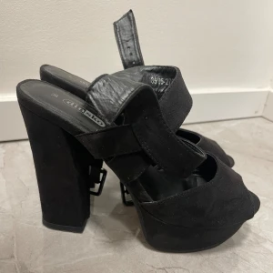 Klackar  - Klackar i storlek 37, 100kr. 