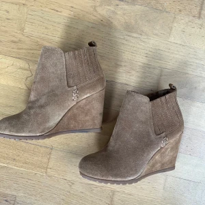 Kilklackar  - Skitsnygga klackar  som passar till hösten, säljer då de är försmå 