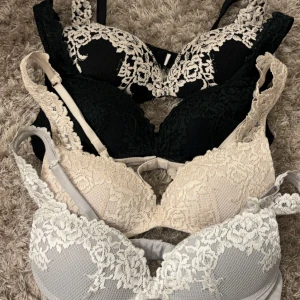 Intimissimi bh - Jättefina Intimissimi bhar som ej är andvända mycket eftersom dem är för små för mig, priset kan diskuteras!❤️