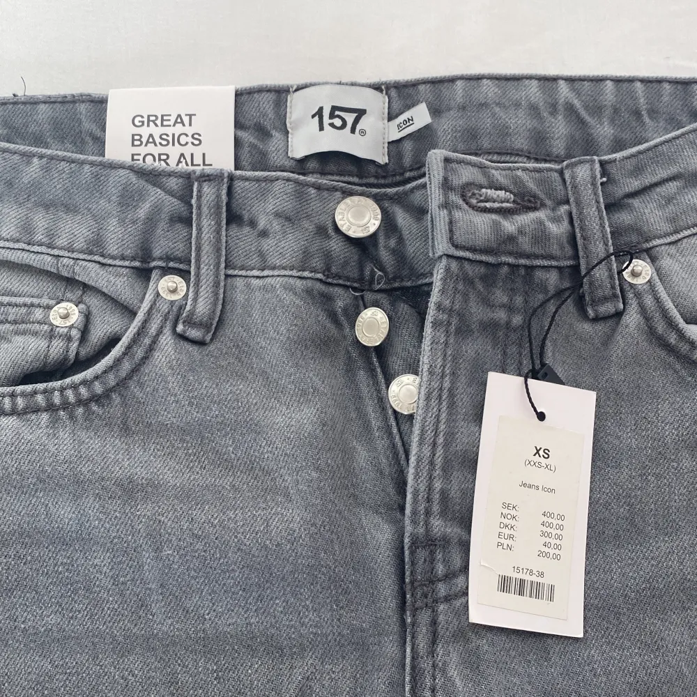 Ljusgråa jeans från lager 157 i modellen ”Icon” aldrig använda med lappen kvar, Skriv för fler bilder/funderingar. Jeans & Byxor.