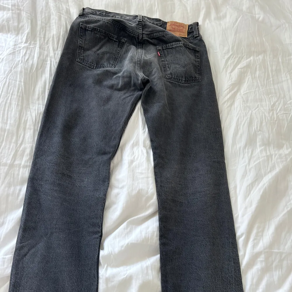 Svarta Levis 501 jeans . Jeans & Byxor.