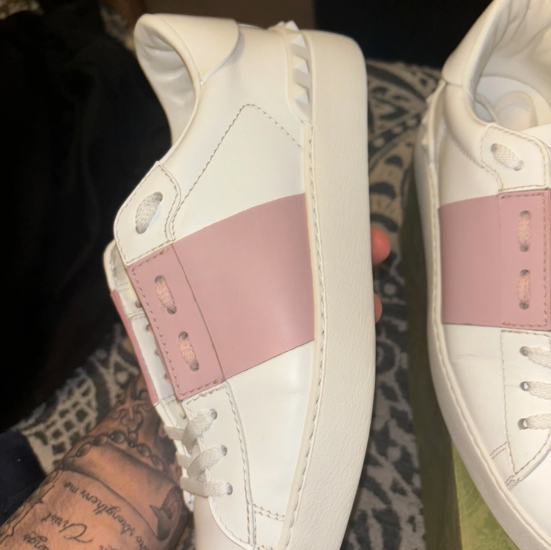 Valentino sneakers med rosa detalj - 1