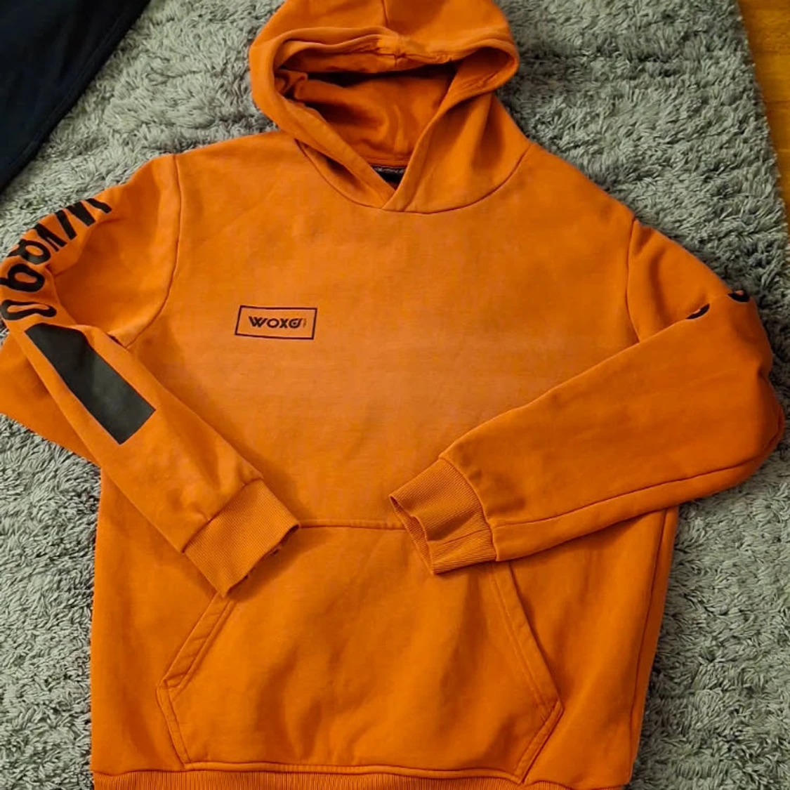 Orange hoodie från Woxu