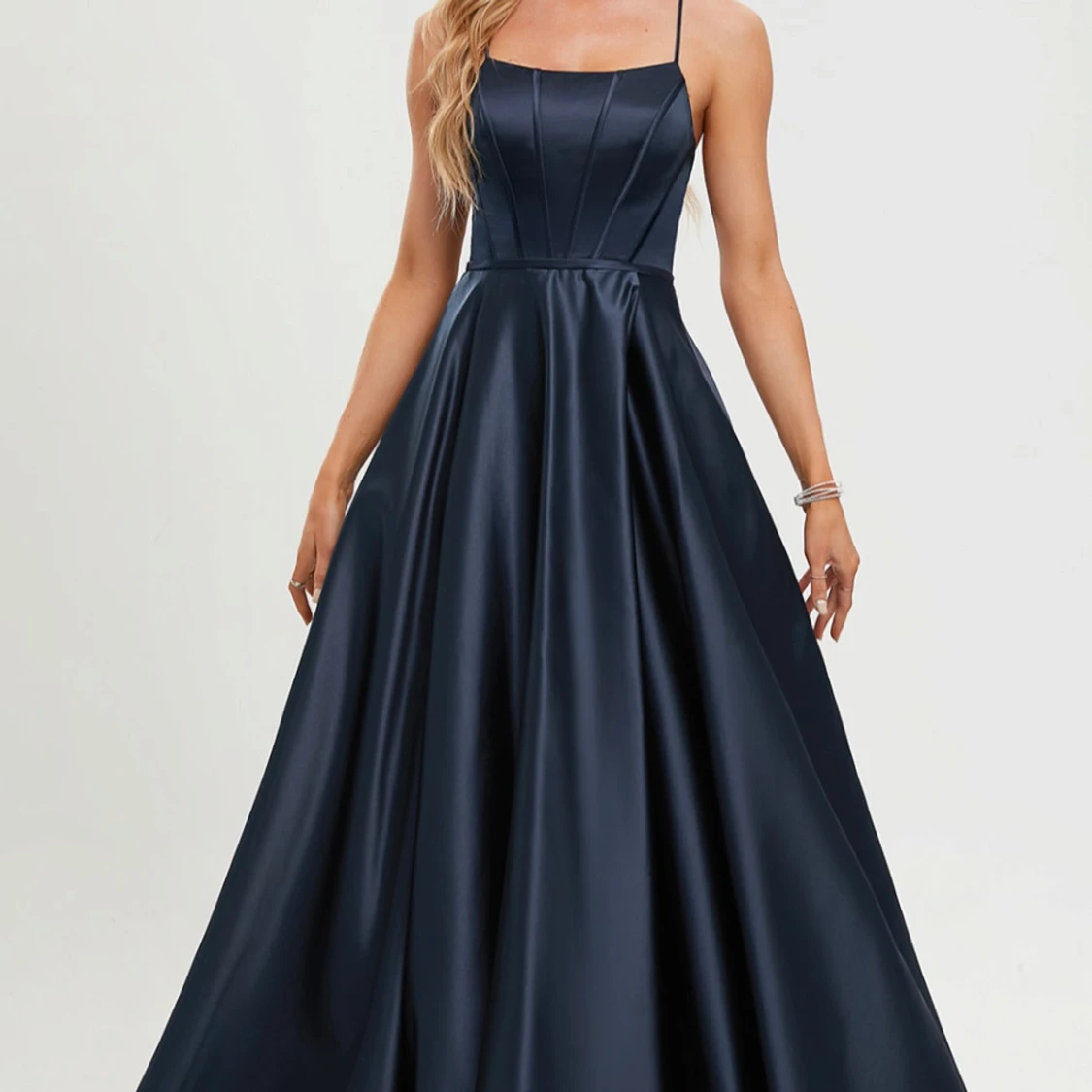 Mörkblå balklänning med slits