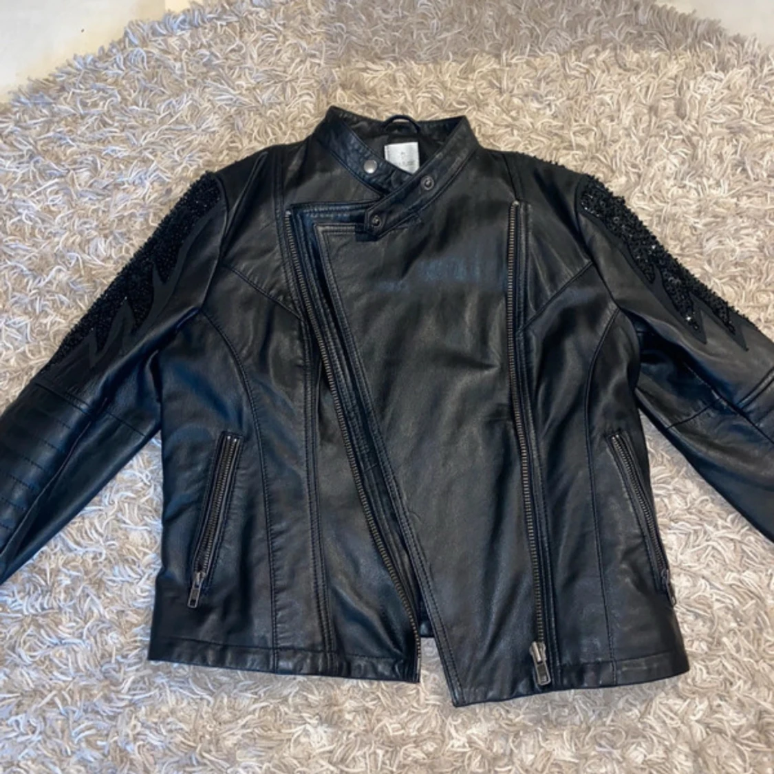 Svart skinnjacka från Culture - 1