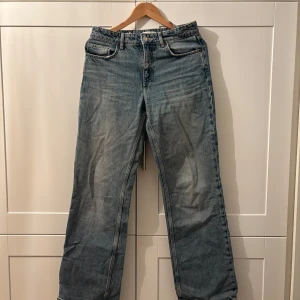 Zara jeans i blå - Zara jeans. Använt sällan