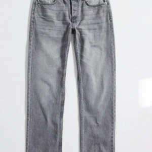 Grå jeansbyxor - Snygga grå jeansbyxor från lager 157 i ”icon” modellen. Säljer pga de inte sitter hur jag vill. De är i storlek xxs, skriv privat för egna bilder🙏🏼Dessutom aldrig använda.