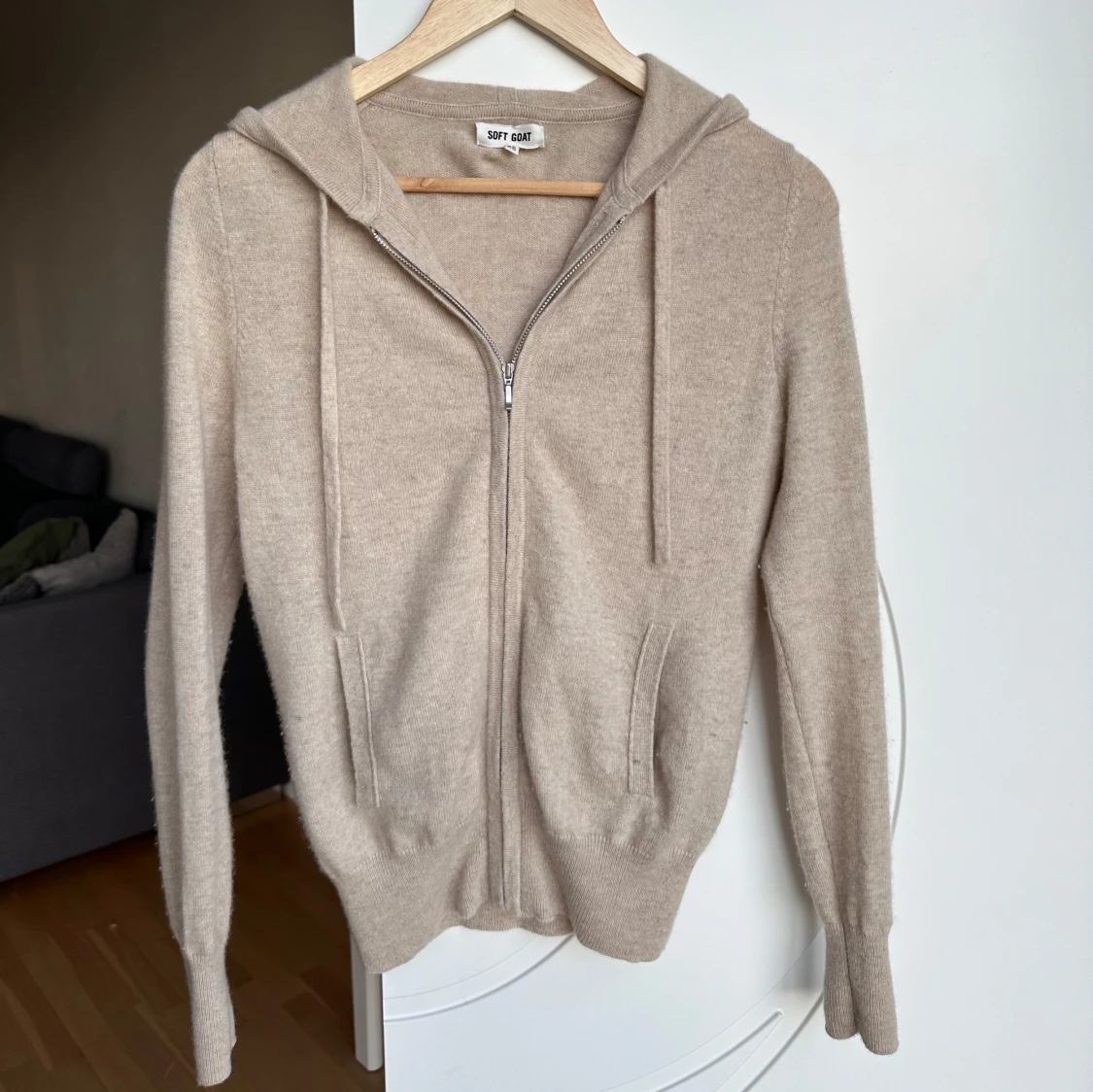 Beige Soft Goat Zip kofta