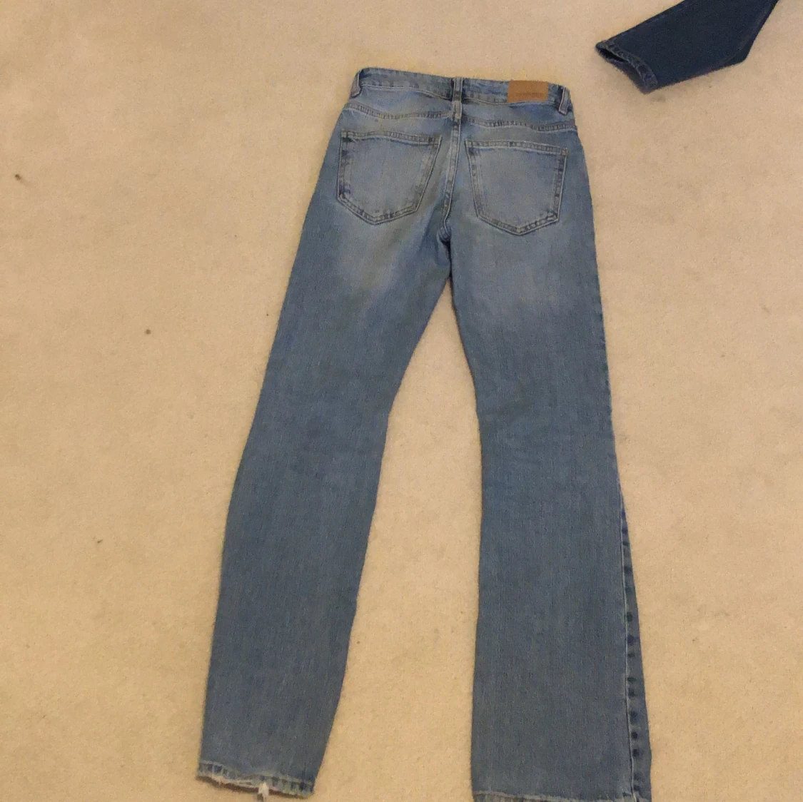 Blå jeans från Gina Tricot - 1