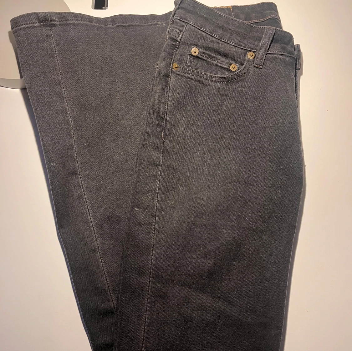 Svarta weekday jeans  - 1