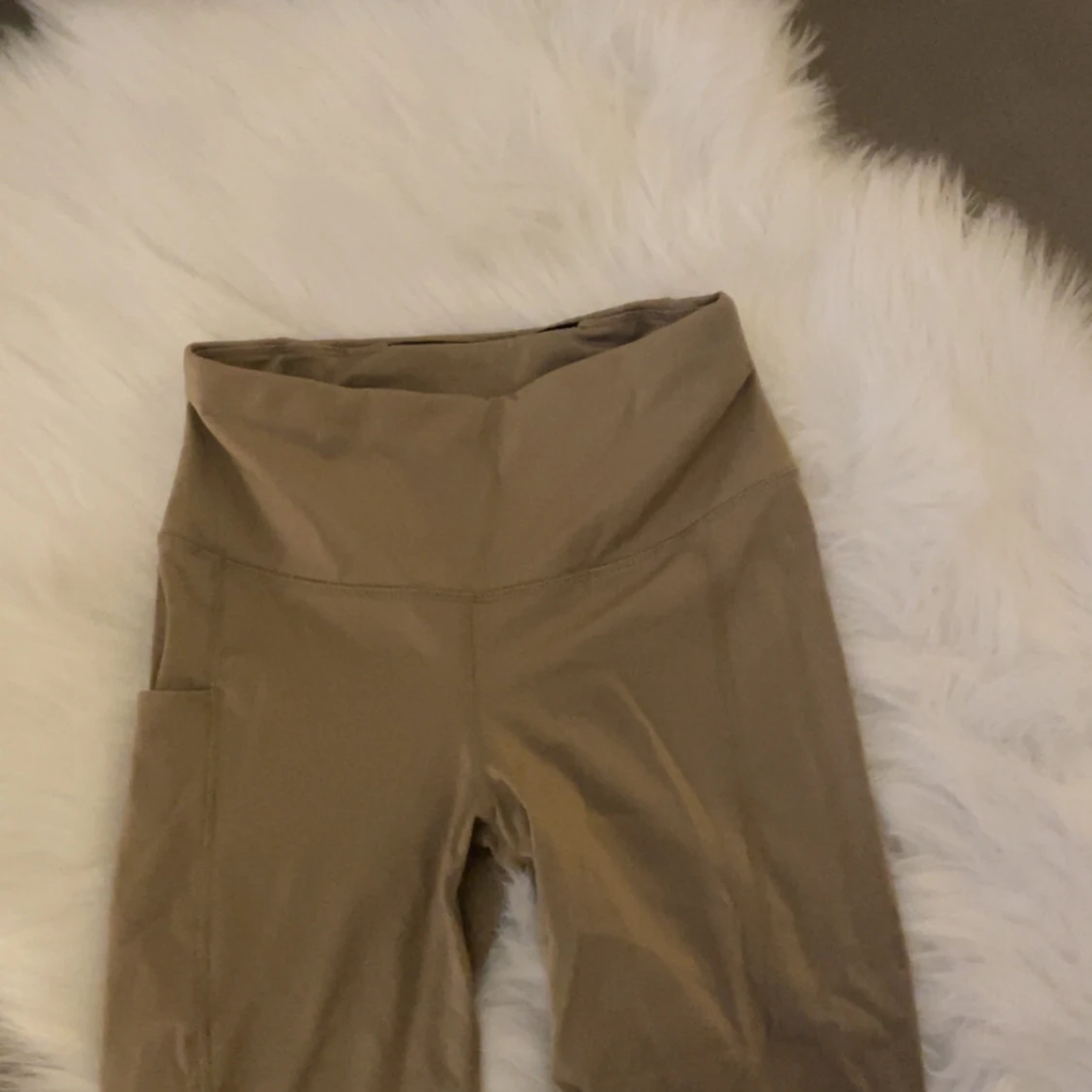 Beige leggings med hög midja
