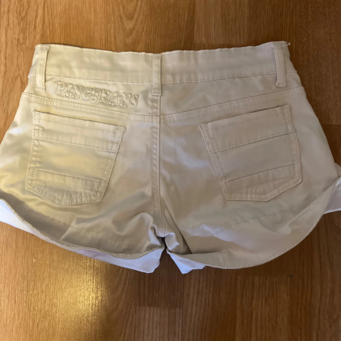 Vita shorts från RP Jeans - 1