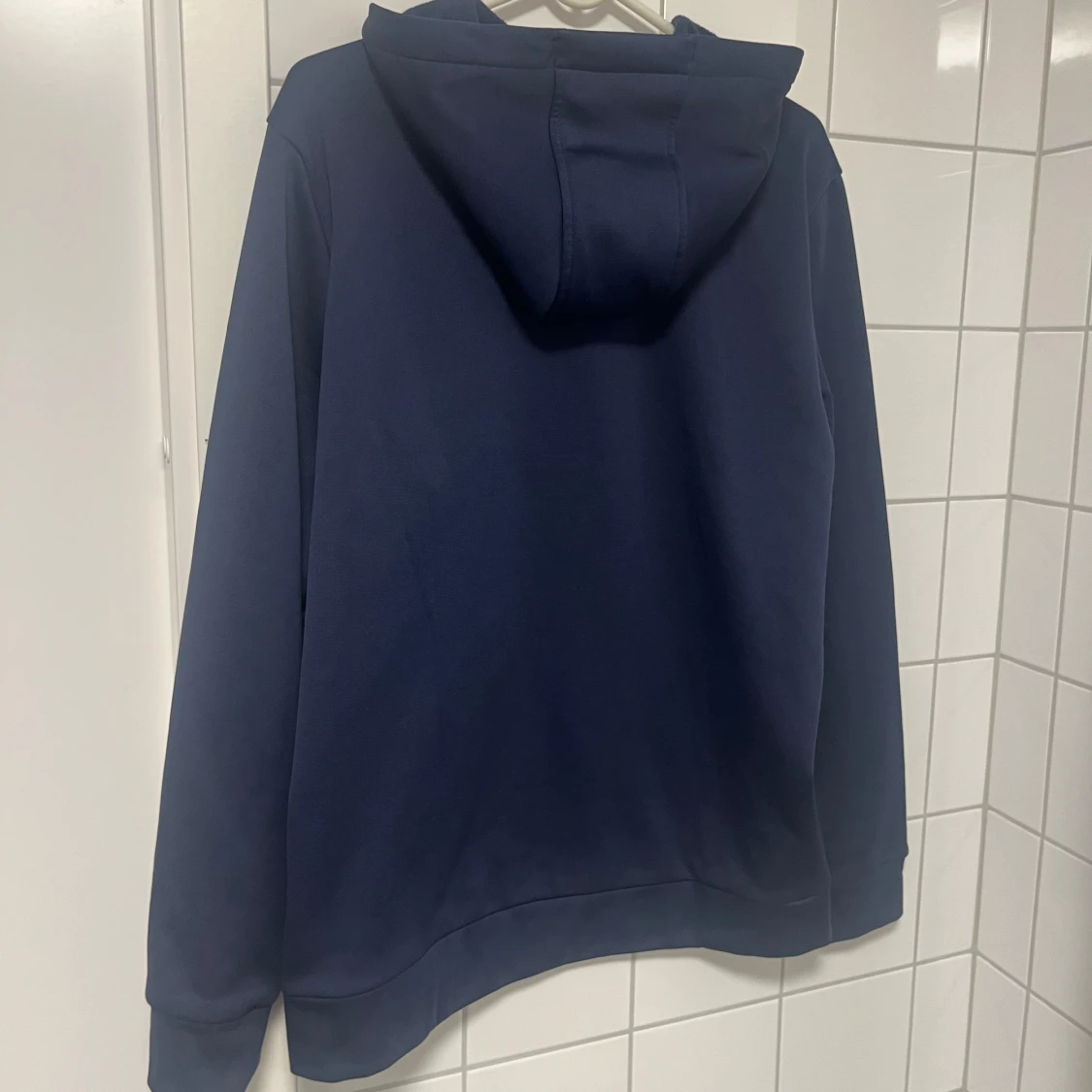 Blå hoodie från Under Armour - 2