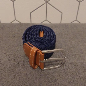 Flätat Bälte I Navy Blue - Helt nytt. Storlek 105 cm