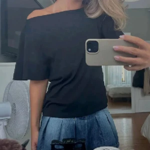 gullig topp  - har inte fler bilder med den på💞 tryck gärna på köp nu eller lägg prisförslag💞 säljer inte under 350kr 