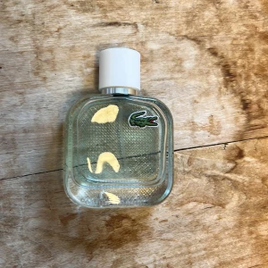 Lacoste edt - Nästan allt kvar i flaskan  Tar utbyte