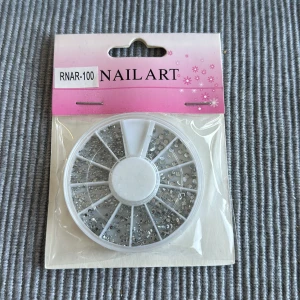 Nageldekoration - Oanvänt och oöppnat.