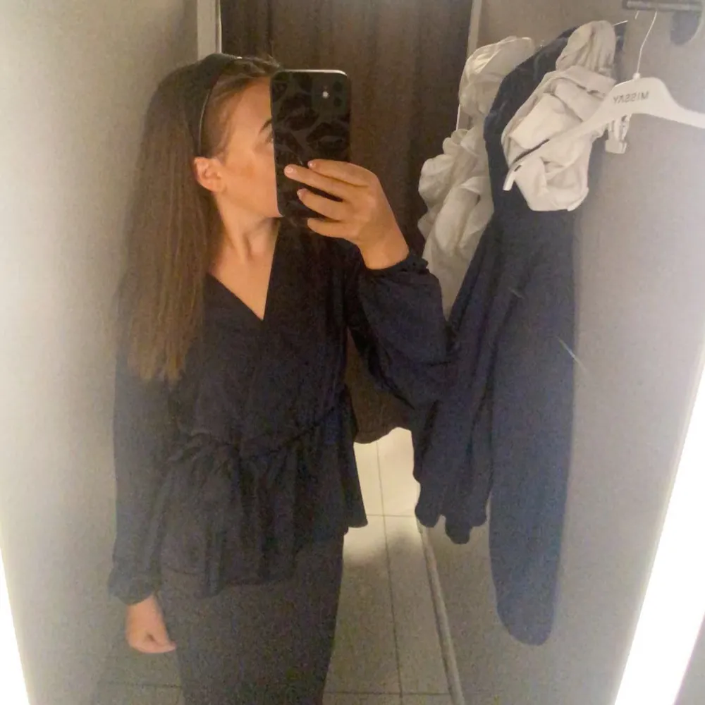 Jättefin helt ny missay blus! Aldrig andvänd då jag köpte fel färg!  Skriv för fler bilder Strl S/M  300kr nypris  🎀🎀🎀. Blusar.