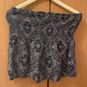 Topp - Topp som är väldigt stretchig ifrån Jacqueline de YONG💗