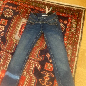 Low Rise jeans  - Low Rise pepe jeans som aldrig har andvänts och har lappen kvar. Såå fin blå färg🥰Pris kan diskuteras vid snabb affär 