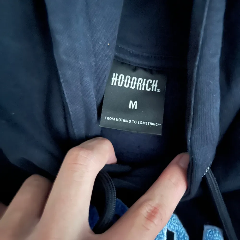 Säljer min hoodrich hoodie då jag inte använder den. Använd kanske 5 gånger.. Hoodies.