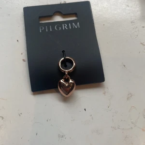 Rosé guld berlock  - Oanvänd från pilgrim Original pris 170 