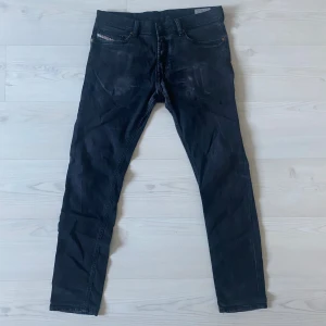 DIESEL JEANS - Diesel jeans slim fit model | Storlek: 32/32 men passar även mindre - Mitt pris: 100 Nypris: Ca 1999 - Hör gärna av dig om du har några frågor.//AU_Archive