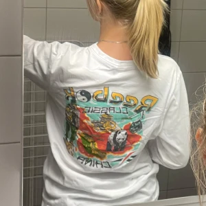 Tröja Reebok - Vit långärmad tröja från Reebok med tryck