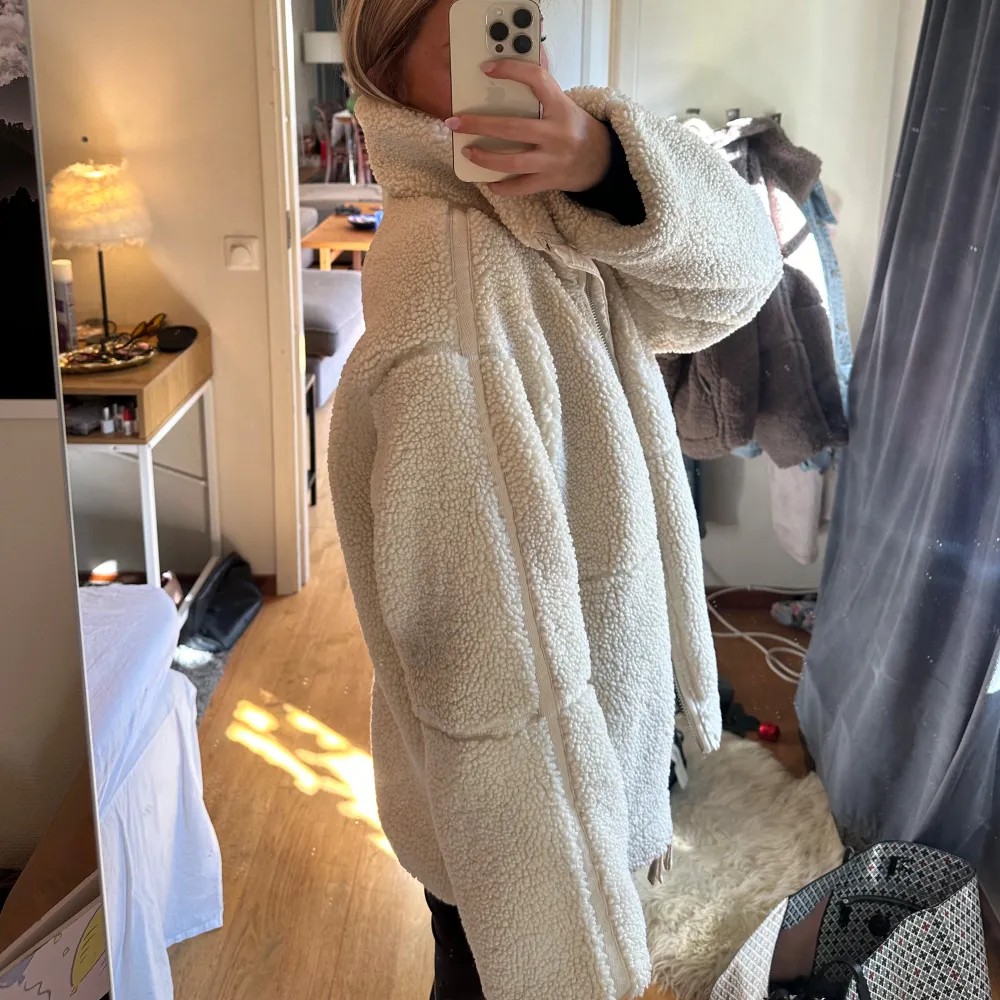 Världens skönaste teddy jacka! Den är oversize modell!❤️🤗 Högasta bud 800. Jackor.