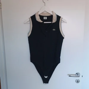 Vintage Lacoste bodysuit - Vintage (90-tals) Lacoste bodysuit. Denna unika bodysuit kommer i storlek 40.