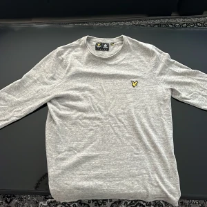 Lyle & scott  - - Lyle & scott tröja som knappt är använd (ny skick) - äkta