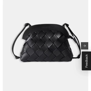 Helt ny Carin Wester väska  - Jätte fin väska från Carin Wester, svart flätad helt ny!!❤️‍🔥 Köpt för 599kr