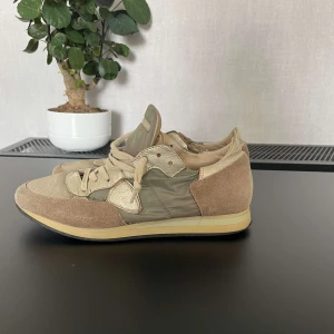 Philippe model  - Philippe model skor nypris 2500/3000  Bra skick inget sönder lite smutsiga bara storlek 42