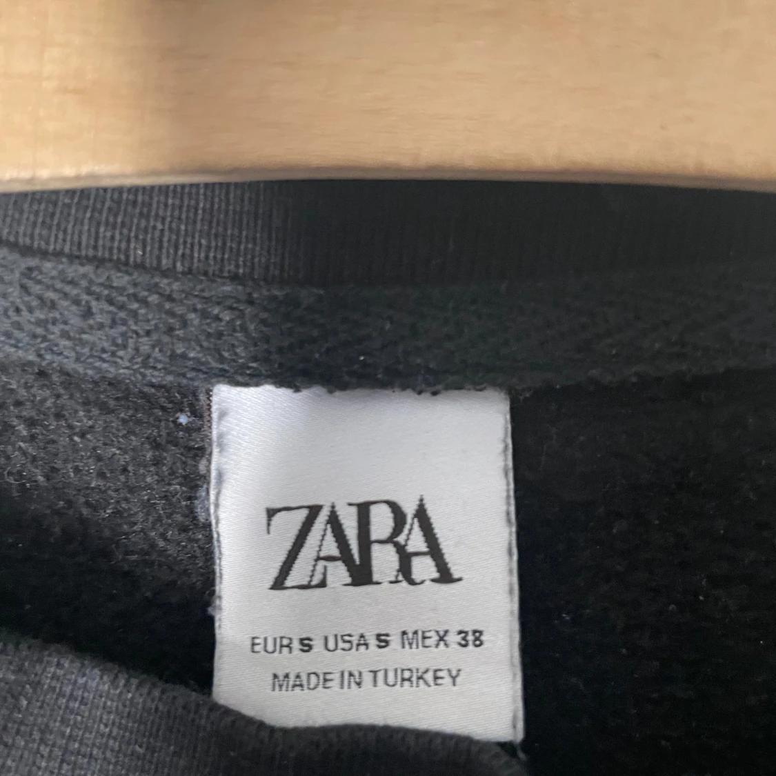 Zara Sweatshirt  - 90