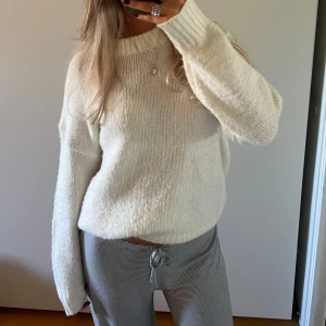 Vit stickadtröja - Uppskattad S🫧🤍