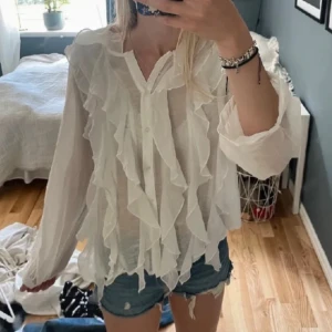 Vit blus - Använd få gånger 