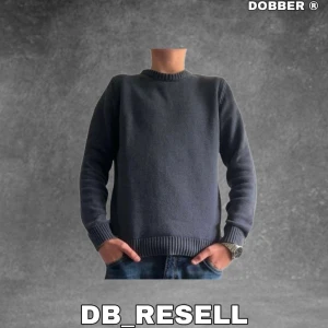 Sweatshirt dobber - Tja vi säljer då en dobber sweatshirt i bra skick, 9,5/10. Riktigt skön som passar till många outfits. Kontakta 📩 oss via dm vid intresse eller funderingar!