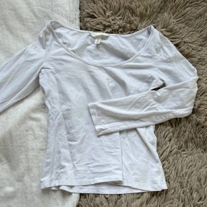 Tunn vit topp - Tunnare vit topp, urringad. 