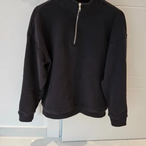 Svart tröja med dragkedja - Mörkgrå