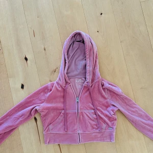 Ny fin velour crop hoodie hood tröja rosa xxs Hollister - Jättefin och skönt material