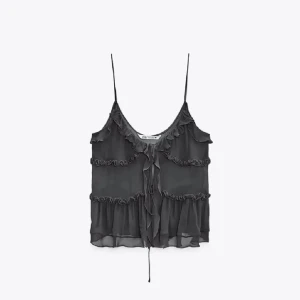Svart trendig Zara topp  - Säljer denna trendiga svarta Zara topp som tyvärr inte passade mig.